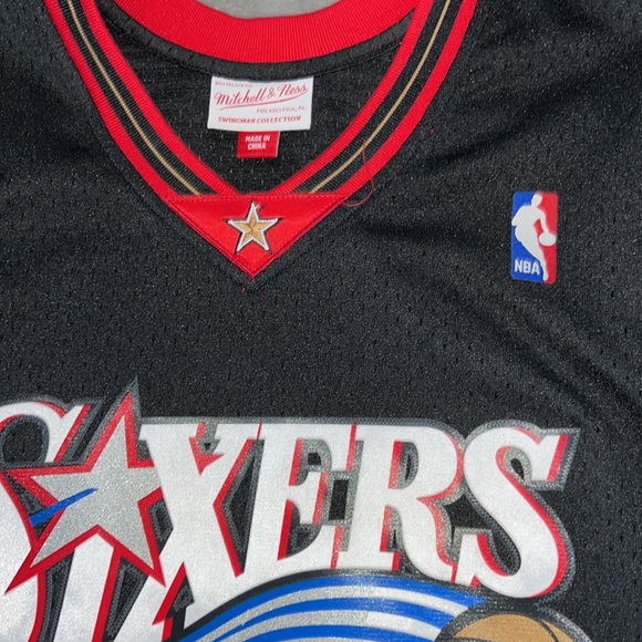 Mens 76ers jersey size medium selling for 50$ - Picture 2 of 4